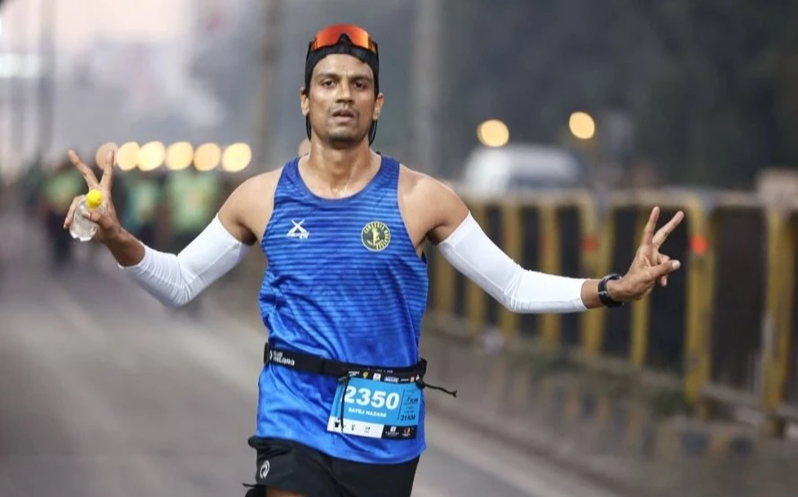 Jitendra Agarwal from Jalna winning the prestigious 405 km ultra marathon on the occasion of the 54th Vijay Diwas.
