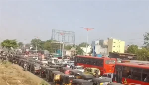 मोठी बातमी! Fuel Rationing चा निर्णय २४ तासांत मागे; सीएनजीसाठी रिक्षाचालकांचे आंदोलन