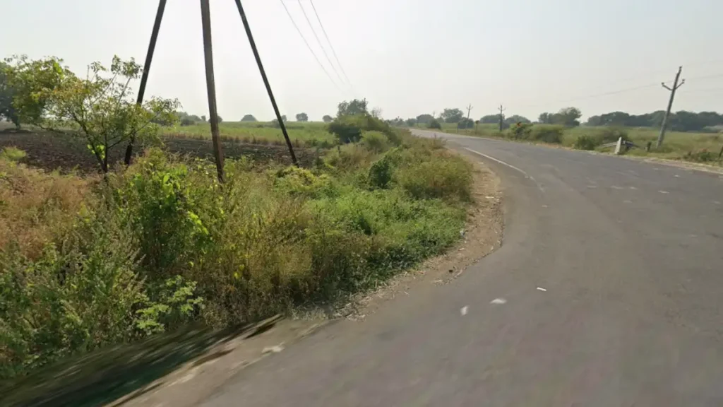 Jalna News Road Accidents Jalna-Ghansawangi-Road-Accident-Alert-Speed-Breaker