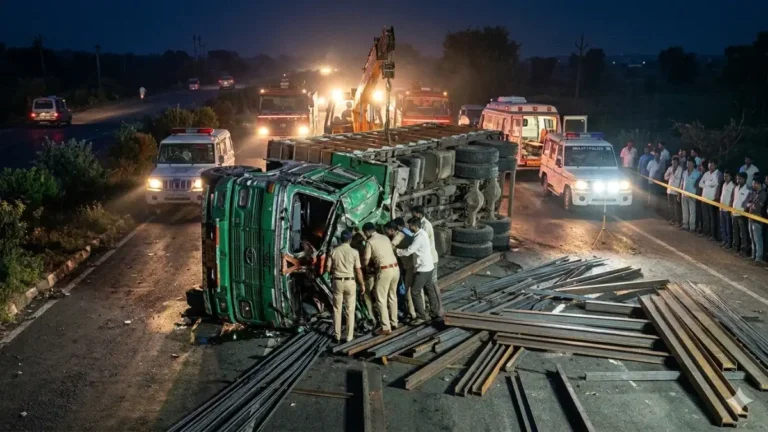 Jalna-Beed-Highway-Truck-Accident-Latest News-Photo